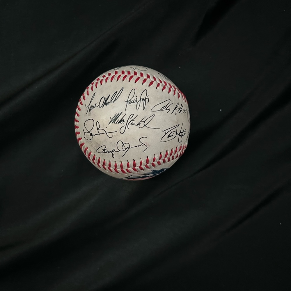 Yankees signed baseball - Picture 5 of 5